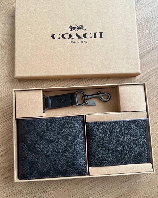 Coach Boxed Compact Id Wallet With Trigger Snap Key Fob in Signature