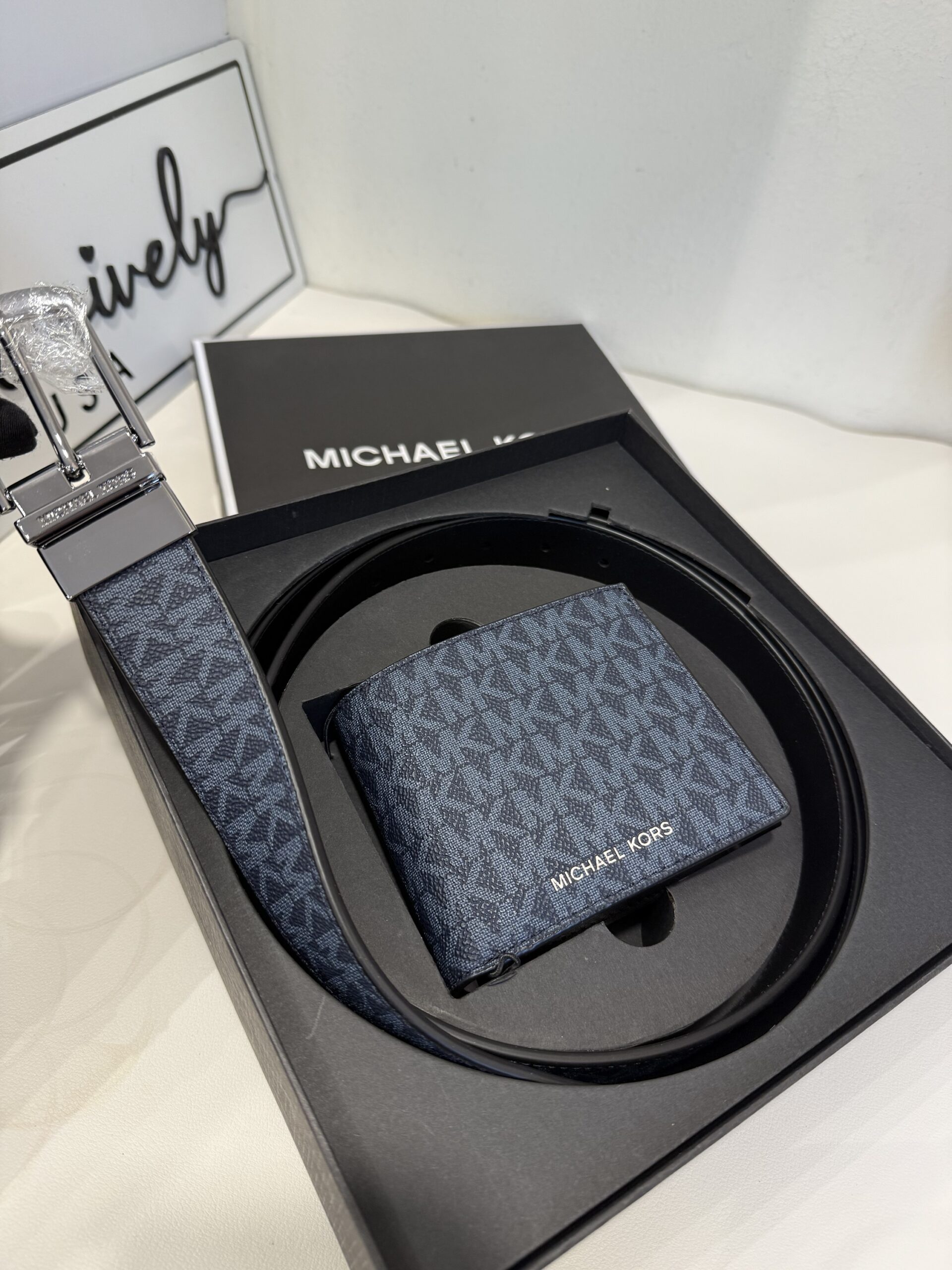 Mk wallet belt Michael Kors belt & wallet set Available for delivery  main image 4