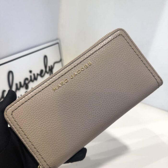 Marc Jacobs Groove Large Continental Wallet in Greige