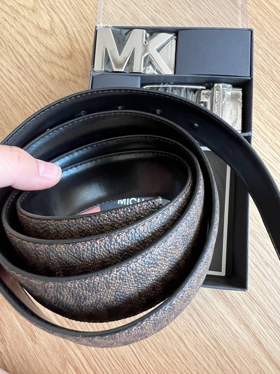 Michael Kors 4 IN 1 Reversible Belt Boxed Set in Signature Brown/Black - Image 3