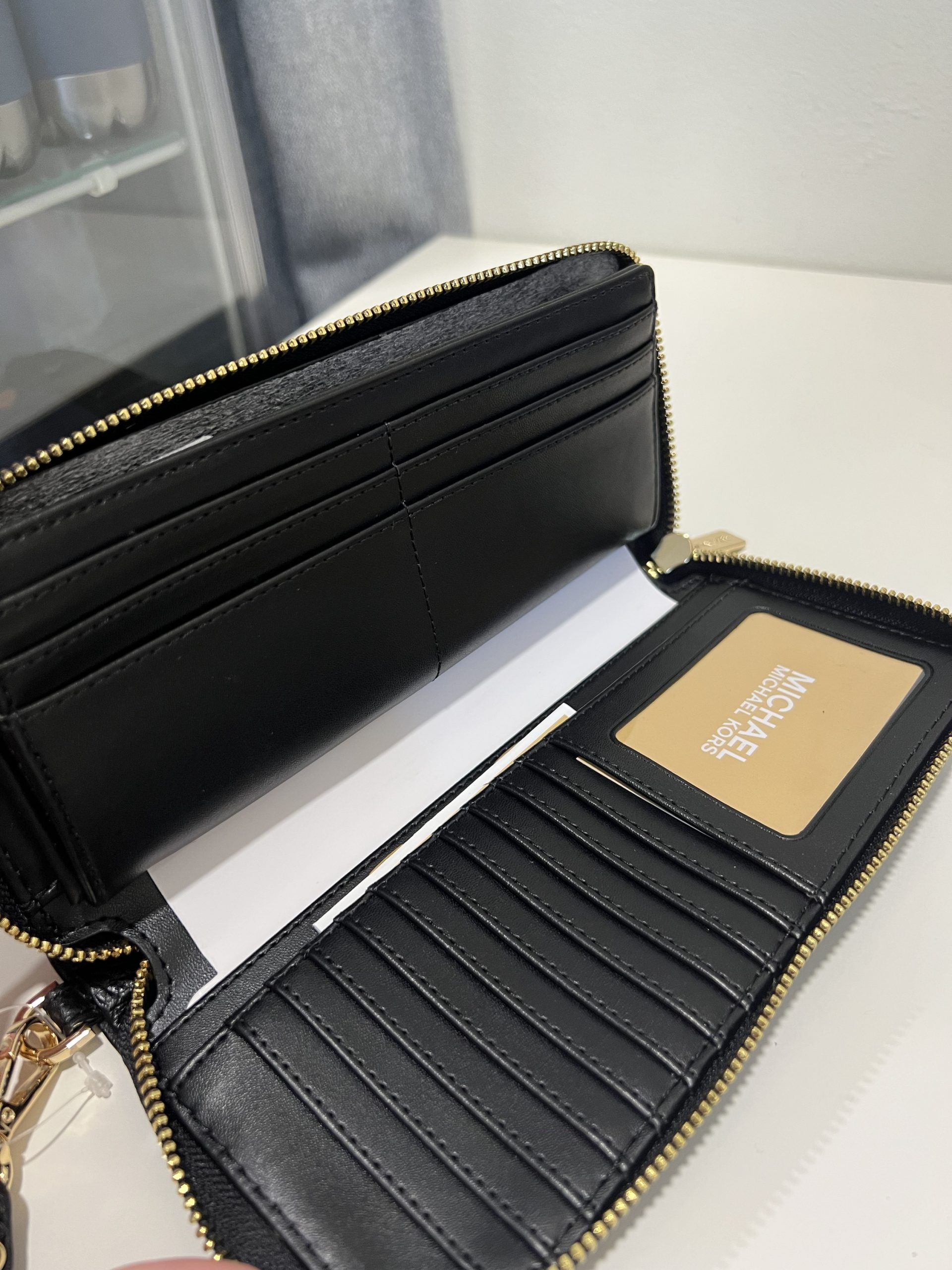 Michael Kors Jet Set Travel Large Travel Continental Wallet in Black –  Exclusively USA