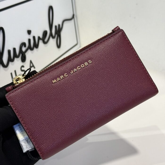 Marc Jacobs Daily Small Slim Bifold Wallet in Pomegranate