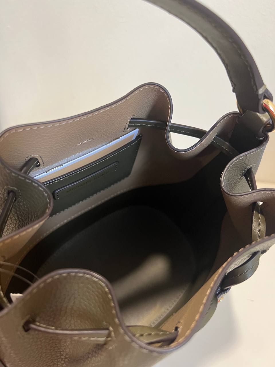 Michael Kors Reed Medium Bucket Messenger in Olive - Image 4
