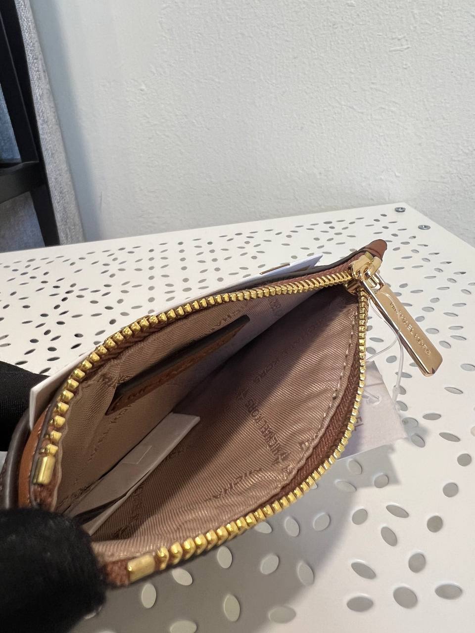 Michael Kors Jet Set Travel Medium TZ Card Case in Luggage - Image 4