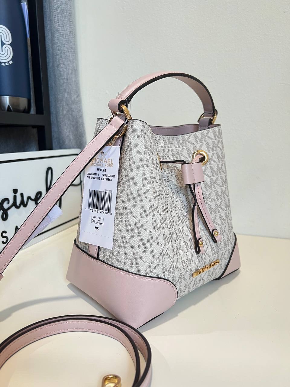 Michael Kors Mercer Small Drawstring Bucket Messenger in Signature Vanilla / Powder Blush - Image 2