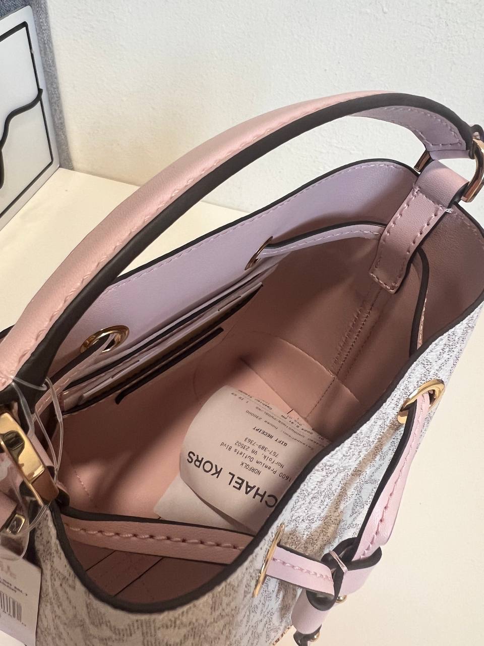 Michael Kors Mercer Small Drawstring Bucket Messenger in Signature Vanilla / Powder Blush - Image 3