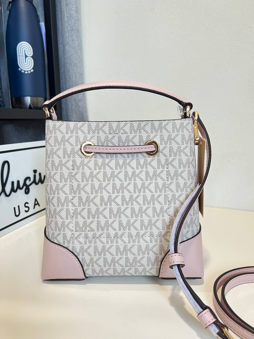 Michael Kors Mercer Small Drawstring Bucket Messenger in Signature Vanilla / Powder Blush - Image 4