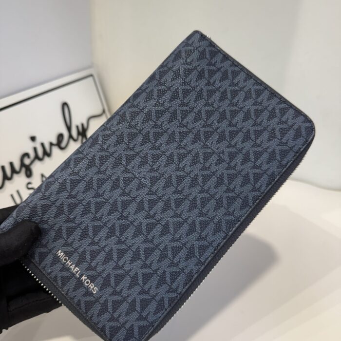Michael Kors Travel Wallet in Signature Admiral