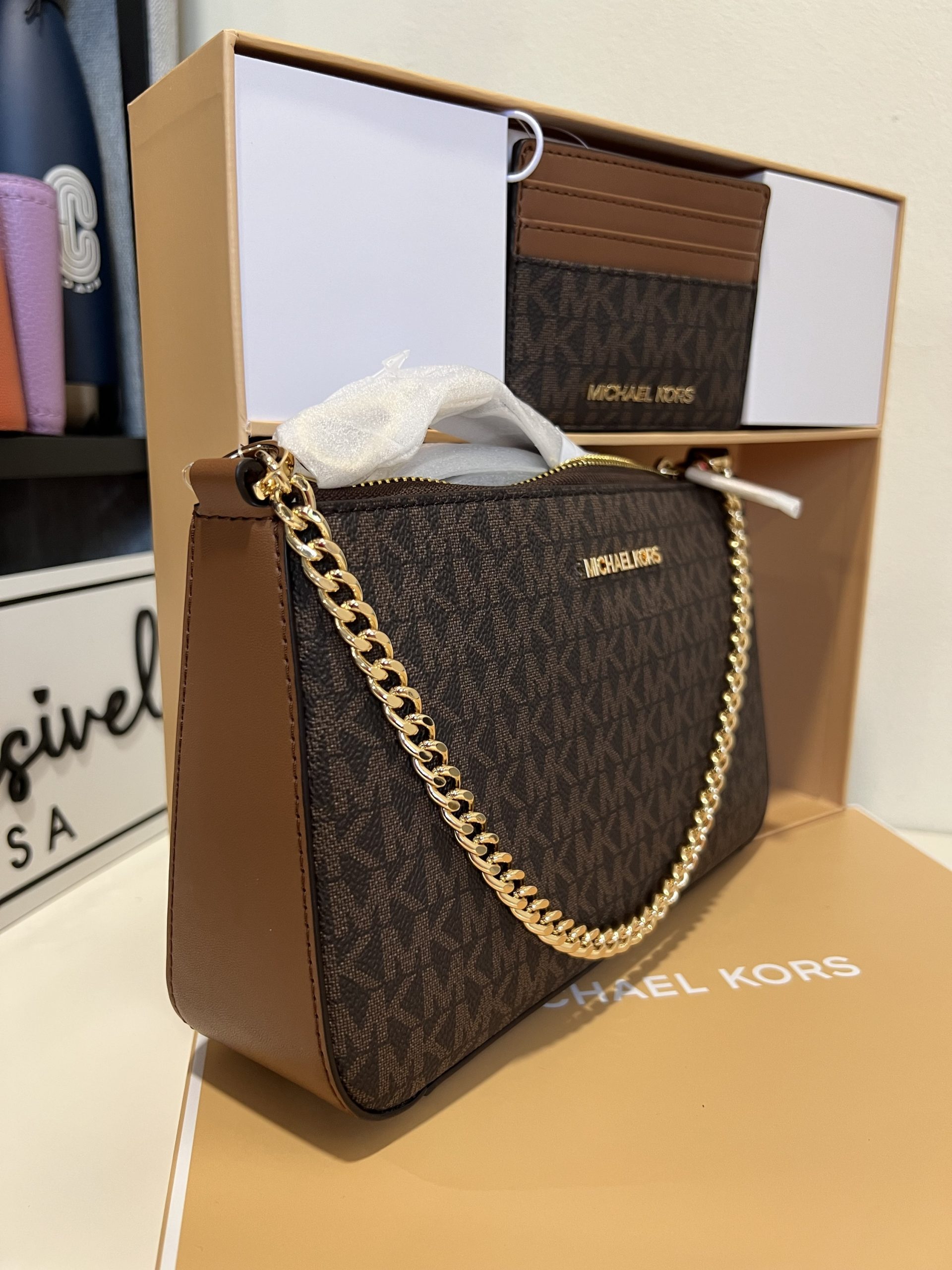 Michael Kors Giftables Boxed Items Jet Set Travel Medium Pouchette