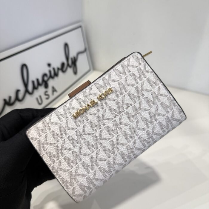 Michael Kors Jet Set Travel Medium Wallet in Signature Vanilla