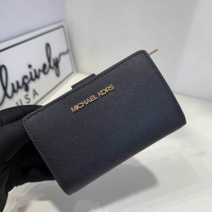 Michael Kors Jet Set Travel Medium Wallet in Black