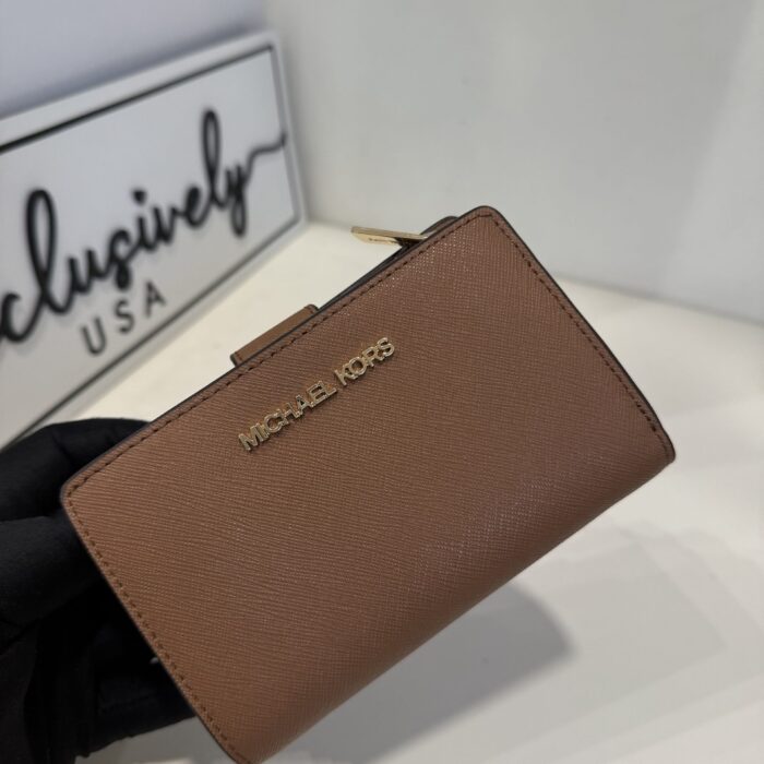 Michael Kors Jet Set Travel Medium Wallet in Luggage