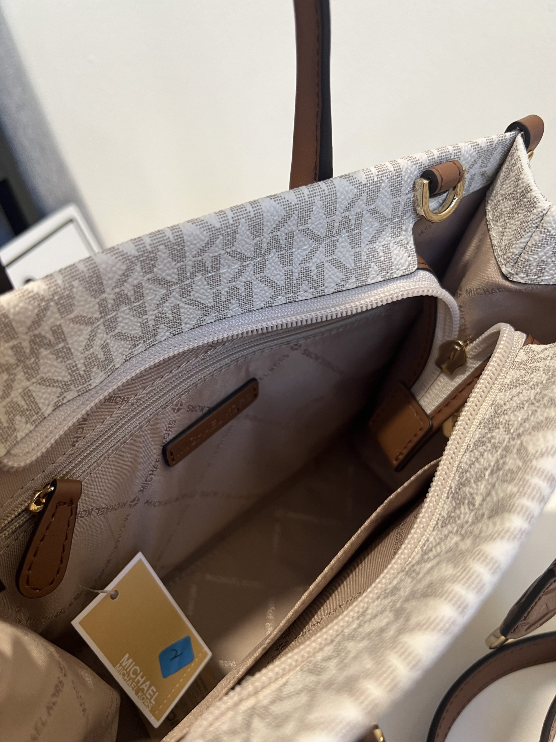 Michael Kors Mirella Small Shopper TZ Crossbody in Signature Vanilla - Image 3