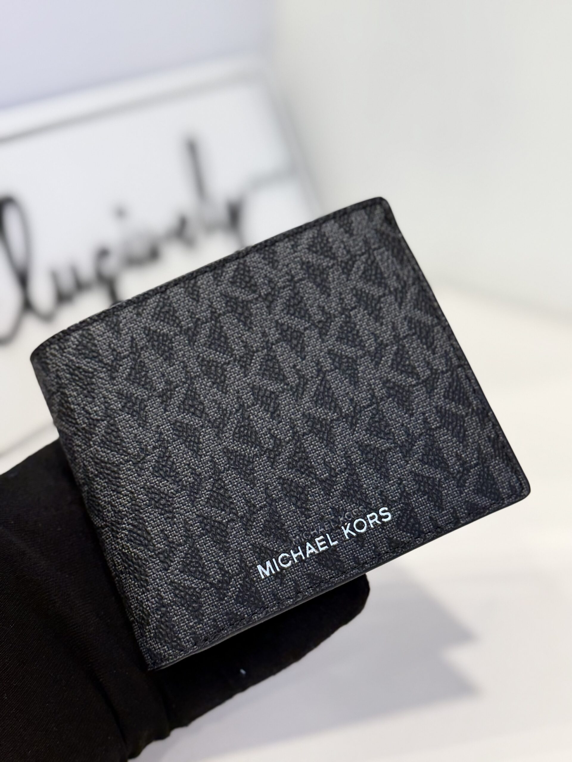 Michael Kors Cooper Billfold With Passcase Wallet in Signature 