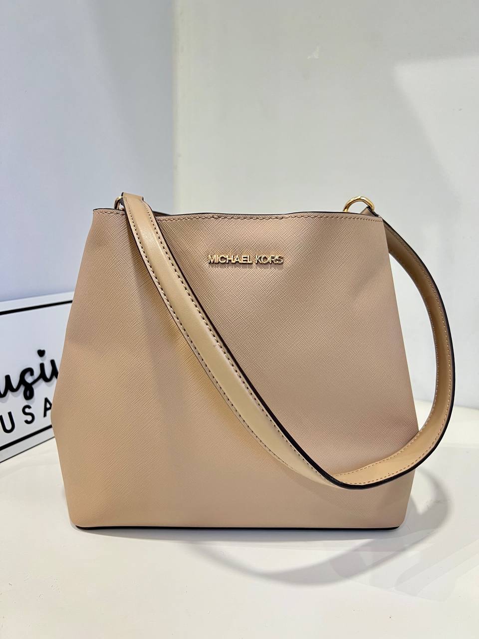 Michael Kors Pratt Medium Bucket Shoulder in Camel