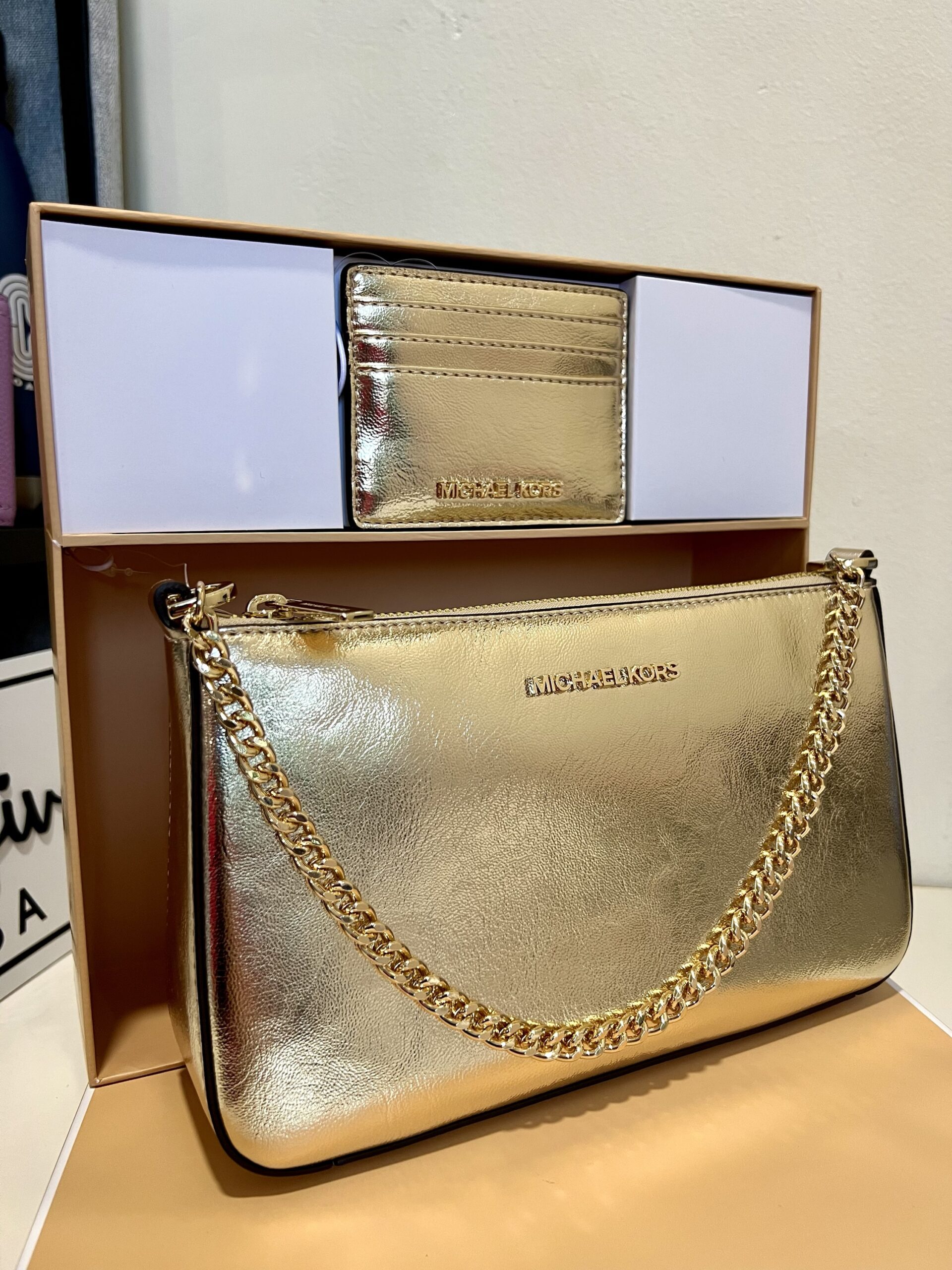 Michael Kors Giftables Boxed Items Jet Set Travel Medium Pouchette