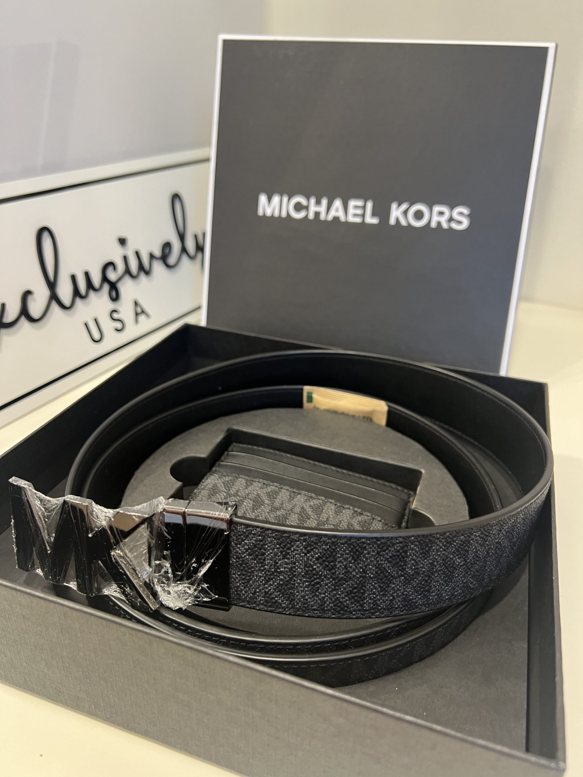 Michael Kors Signature Logo Card Case and Belt Gift Set in Black - Image 5