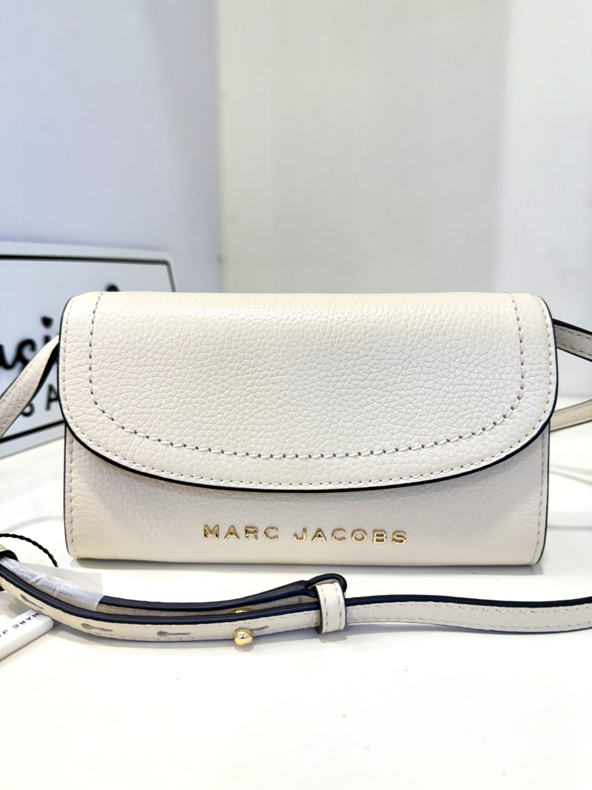 Marc Jacobs Groove Wallet Crossbody in Marshmallow