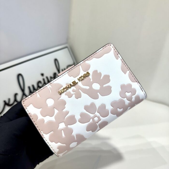 Michael Kors Jet Set Travel Medium Floral Print Bifold Wallet in Powder Blush