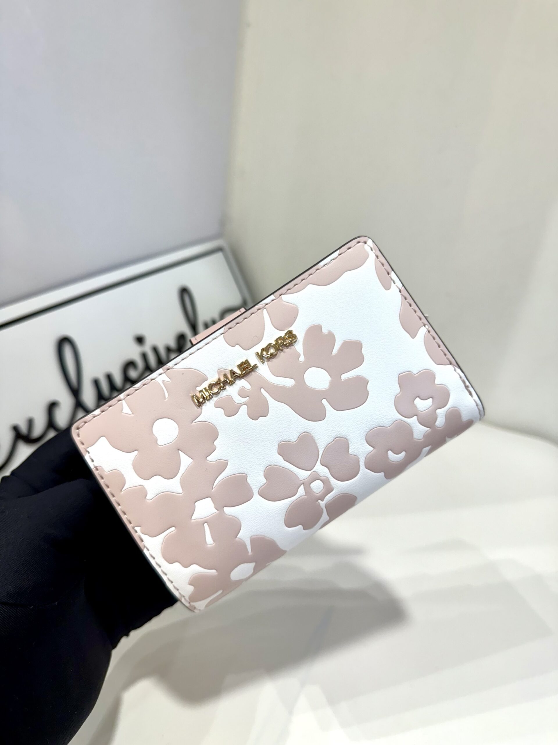 Michael Kors Jet Set Travel Medium Floral Print Bifold Wallet in Powder Blush