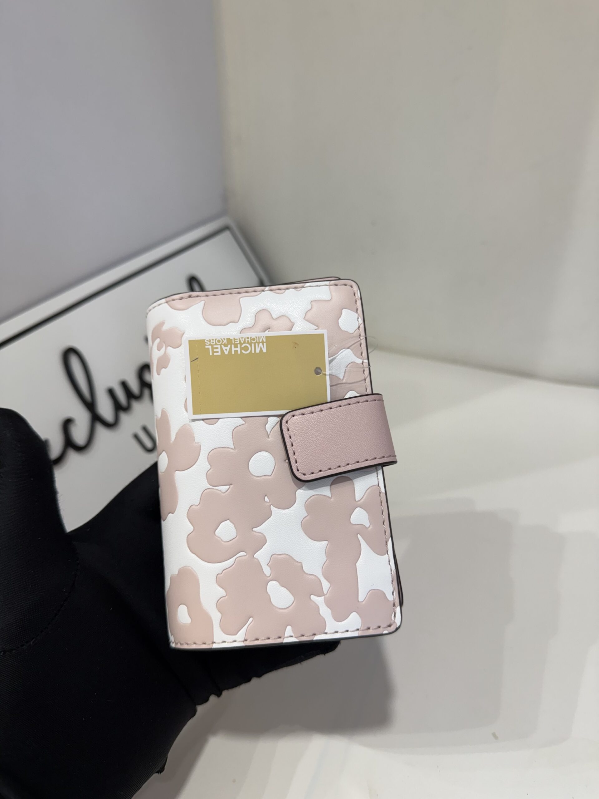 Michael Kors Jet Set Travel Medium Floral Print Bifold Wallet in Powder Blush - Image 5