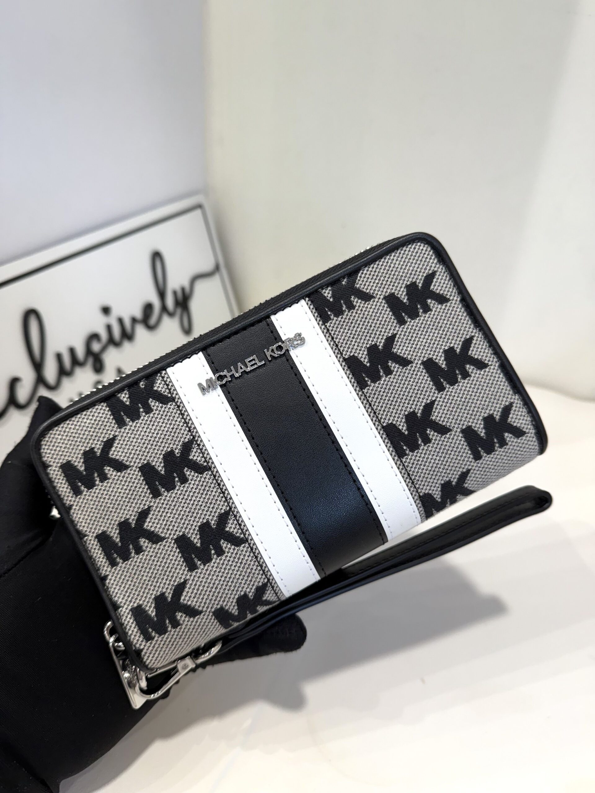 Michael Kors Jet Set Travel Large Striped Logo Jacquard Smartphone Wristlet in Black