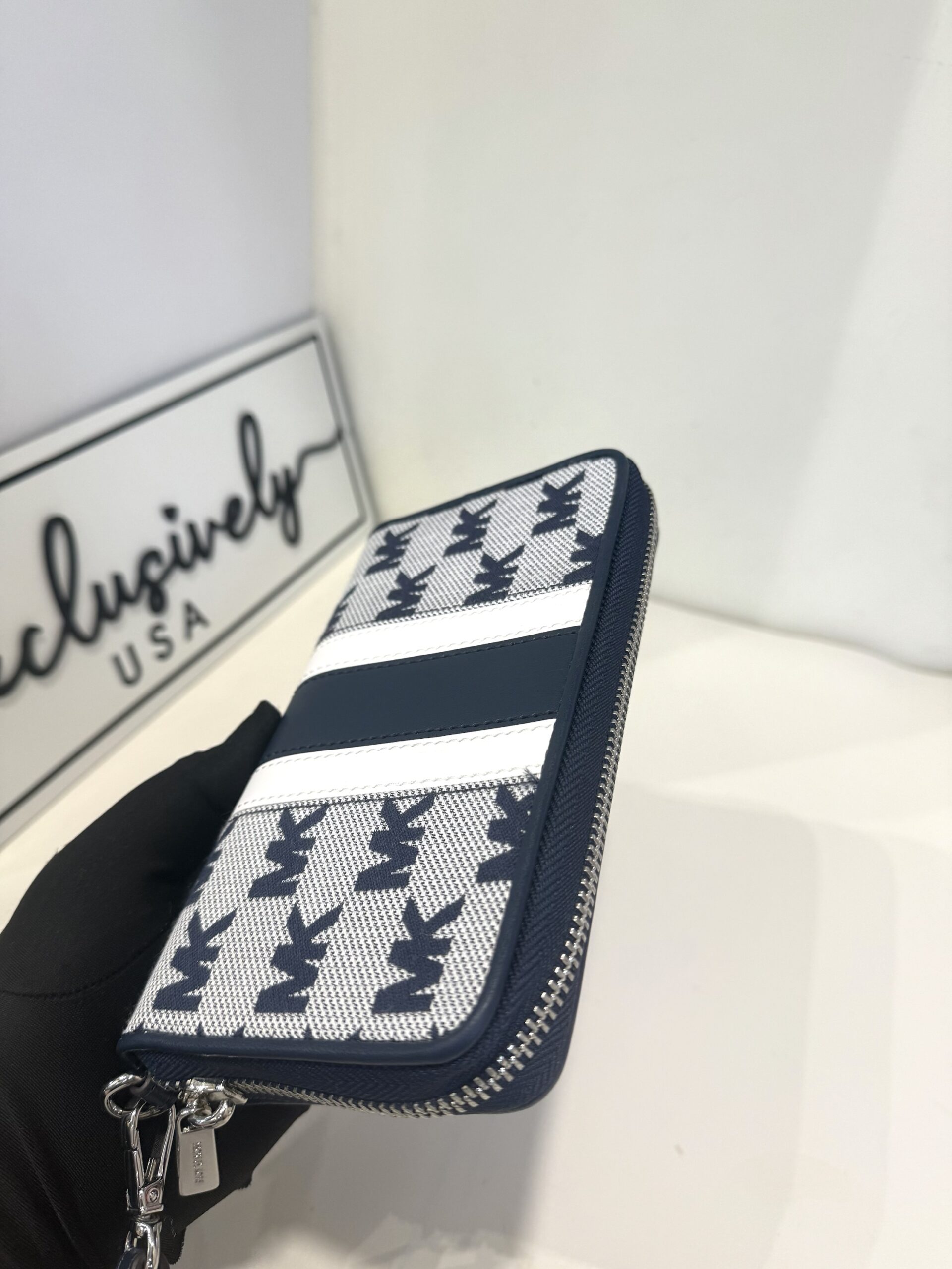 Michael Kors Jet Set Travel Large Striped Logo Jacquard Smartphone Wristlet in Navy - Image 4