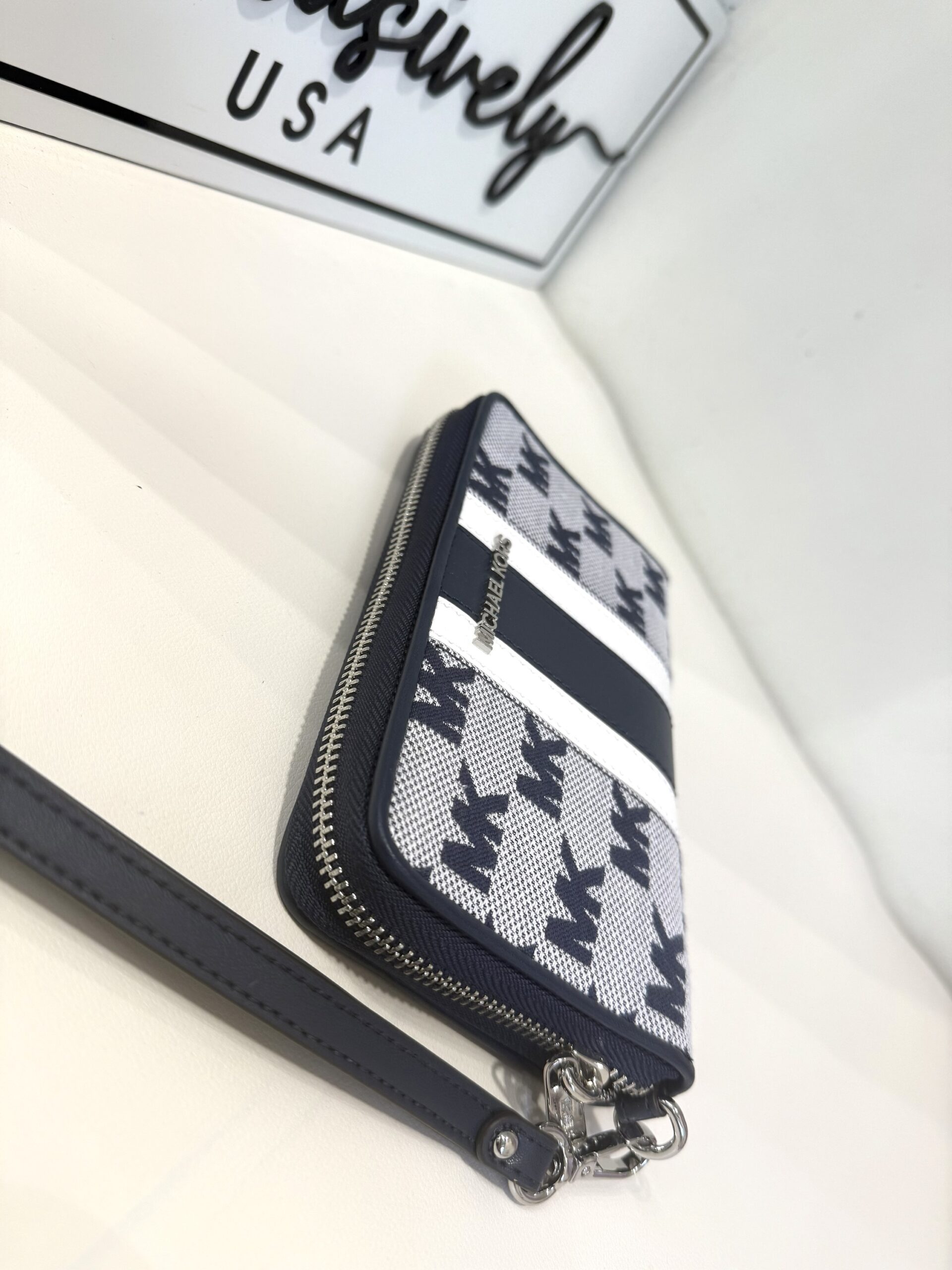 Michael Kors Jet Set Travel Large Striped Logo Jacquard Smartphone Wristlet in Navy - Image 2